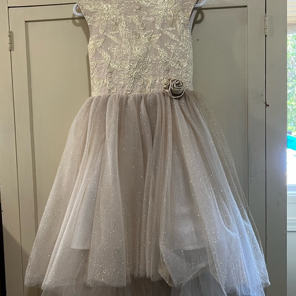 Girls beautiful dress ❤️ with gold sparkles by halabaloo size 12. - Picture 1 of 5